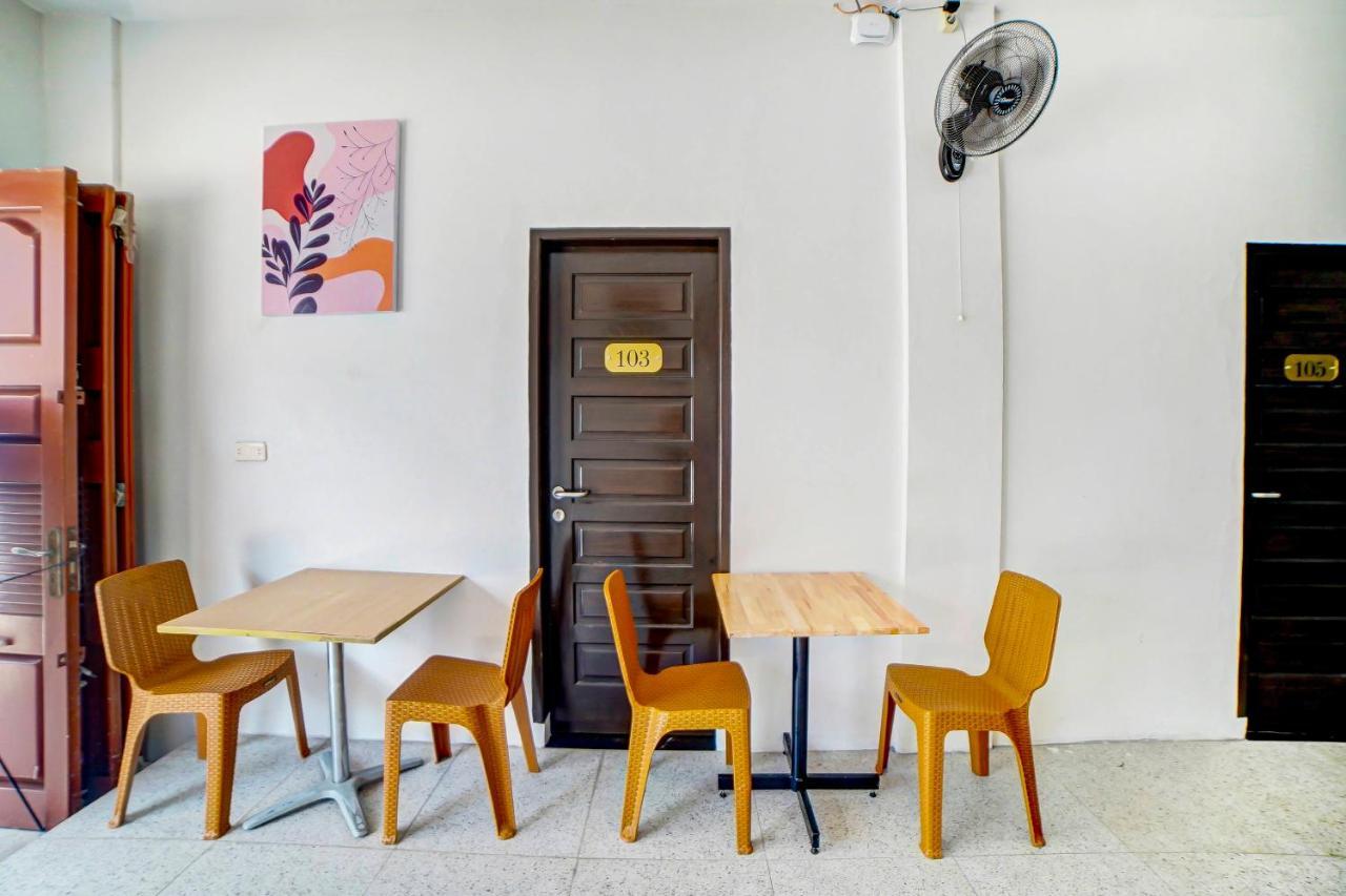Oyo 91211 Mega Comfort Guest House Medan Exterior foto